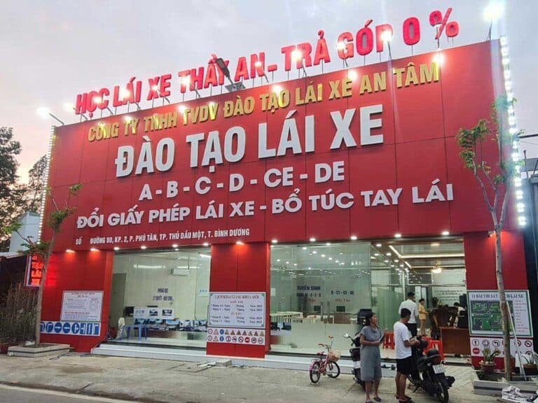 Học Bằng Lái Xe Ô Tô Hạng B Tại Thủ Dầu Một cùng Dạy Lái Xe Bình Dương. Chương trình đào tạo chuyên nghiệp, giáo viên giàu kinh nghiệm, học phí trọn gói, lịch học linh hoạt và tỷ lệ đậu cao